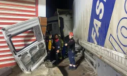 Torbalı'da tır ile minibüs çarpıştı: 3 ölü 11 yaralı
