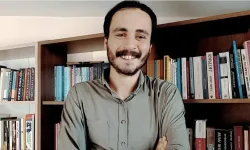 İzmir'de gözaltına alınan gazeteci Başakçıoğlu: Savcı yüzümüzü görmeden tutuklama talep etti