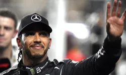 Formula 1'de flaş bir transfer: Lewis Hamilton, Ferrari ile anlaştı   