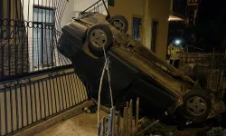 Muğla'da evin balkonuna otomobil düştü