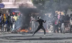 Cumhurbaşkanlığı seçimleri ertelendi: Senagal'de sokaklar karıştı