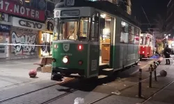 Acı ölüm: Torununu kurtarmak isterken tramvayın altında kaldı
