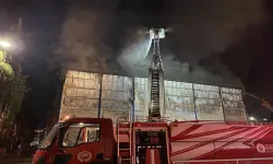 Antalya'da bir tersanede yangın çıktı: Müdahale sürüyor