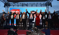 Kınay: Karabağlar'ı siyasi kayyuma teslim etmeyeceğiz