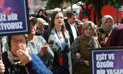 Efes Selçuklu kadınlardan 8 Mart yürüyüşü | Başkan Sengel: Sözümüz, eylemimiz bir olduğu sürece güçlüyüz