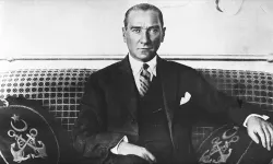 Türkiye'nin ilk Atatürk Heykeli: İzmir'de bulunuyor