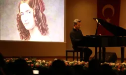 Efes Selçuk'ta 8 Mart etkinliği düzenlendi:  Dengin Ceyhan'dan Piyanonun Kadınları