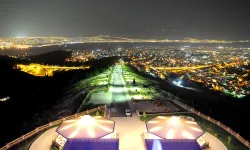 İzmir'e bir de tepeden bakın: Muhteşem manzaralı Dünya Barış Anıtı'na nasıl gidilir?