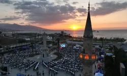 1 Nisan Pazartesi İzmir'de iftar saat kaçta?