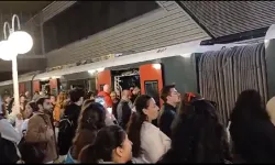 İzmir'de metro arızalandı, tansiyon yükseldi: Yolcular inmek istemedi