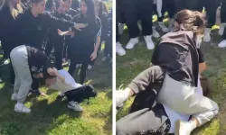Liseli kızlar sokak ortasında kavga etti | İzleyenlerin tavrı pes dedirtti