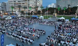İzmir Büyükşehir’den büyük iftar sofrası | Soyer: Hep yüzünüz gülsün