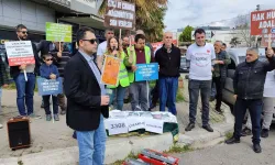 İzmir'de tabutlu eylem: Stajlar hizmet başlangıcı sayılsın