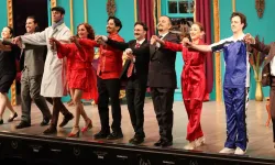 Türk Tiyatrosu'nda bir ilk: İzmir'de beğeni topladı