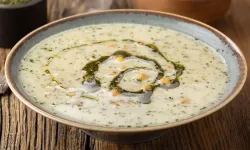 Bu çorbanın kökeni Orta Asya'ya dayanıyor: Üzerine dökülen tereyağı lezzetine lezzet katıyor