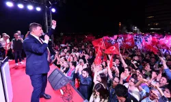 Cemil Tugay'dan Cumhuriyet Meydanı'nda muhteşem final
