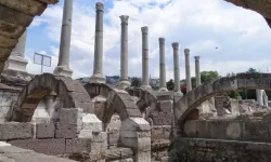 Adeta şehrin kalbinde: İzmir tarihinin tozlu sayfalarına ışık tutuyor
