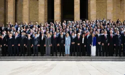 Yerel seçimlerden başarıyla çıkan CHP'li 26 başkan Anıtkabir'i ziyaret etti