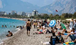 Antalya'nın dünyaca ünlü sahili bayramda doldu