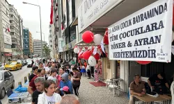 İzmir'de çocuklara ücretsiz döner: Kapısında kuyruk oluştu