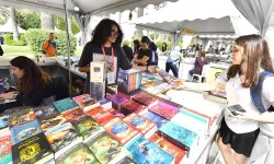Eski günlerdeki gibi: İzmir Kitap Fuarı'nda festival havası