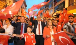 Gaziemir'de sokaklar kırmızı beyaz: Atatürk’ün ülkesinde yaşamaktan gurur duyuyorum