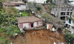 İstanbul'da toprak kayması: 14 gecekondu etkilendi
