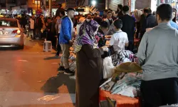 İzmir'de bayram yoğunluğu: Uygun fiyatı gören koştu