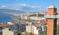 İzmir’in o okulundan anlamlı farkındalık: Öğretmenler pembe giyerek umuda renk oldu