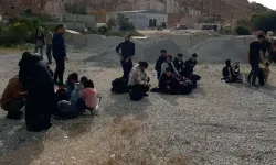 İzmir'de 27 düzensiz göçmen daha yakalandı