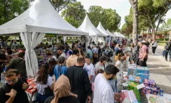 İzmir Kitap Fuarı'na akın var: Girişler ücretsiz