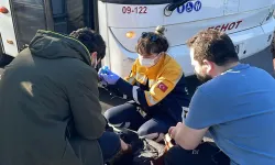 İzmir'de otobüste panik: Fenalaşan genç hastaneye kaldırıldı