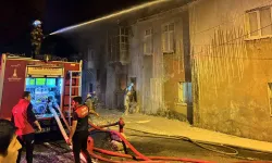 İzmir'de yangın: Tekstil atölyesi kül oldu