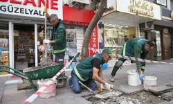 Vatandaşın isteği geri çevrilmedi: Konak'ın kaldırımları yenileniyor
