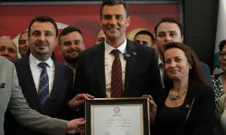 Mazbatasını alan CHP’li Manisa Büyükşehir Belediye Başkanı Zeyrek görevi devraldı
