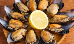 İzmirlilerin meşhur sokak lezzeti: Evde pratik yapılan nefis midye dolma tarifi