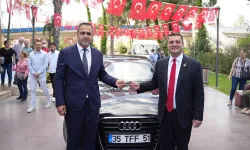 Torbalı Belediye Başkanı Demir'den örnek hareket: Aracını belediyeye bağışladı