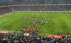 Sahaya atlayıp futbolculara saldırmışlardı: İki Trabzonspor taraftarı daha serbest bırakıldı