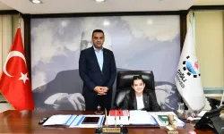Koltuğunu 10 yaşındaki Deren'e bıraktı | Başkan Yıldız: Çocukların aydınlık zihinleri rehberimiz olacak