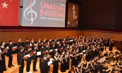 İzmir'de lise öğrencilerinden Cumhuriyet Yüzyılı konseri