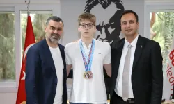 İzmir'in gururu oldu: 14 yaşındaki Arda Türkiye şampiyonu