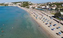 İzmir'in mavi bayraklı plajı: Geniş kumsalıyla tatil keyfi zirveye çıkıyor