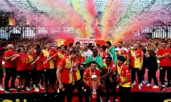 Süper Lig'e yükselen Göztepe, kupasını kaldırdı