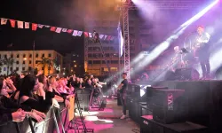 Bornova'da gençlik festivali | Konserler sürüyor, sırada Madrigal var