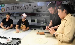 Bornova'da Türk mutfağına sahip çıkılıyor: Mantı eğitimi verildi