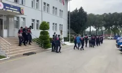 İzmir'de düzensiz göçle mücadele sürüyor: Nisan'da 8 ilçede bin 46 düzensiz göçmen yakalandı