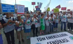 Emekliler İzmir'de meydanlara indi: Bu maaşlarla yaşanmaz