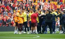 Derbi başlamadan saha karıştı: Galatasaray ve Fenerbahçeli oyuncular kavga etti