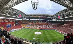 Galatasaray taraftarından derbi için özel koreografi