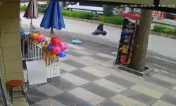 Cips çalmaya çalıştı, dükkan sahibine yakalandı: Hırsız karga kamerada